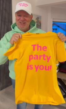 T-Shirt ° The party is you!